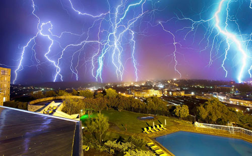 雷電會引起電網晃電 雷電會引起電網晃電